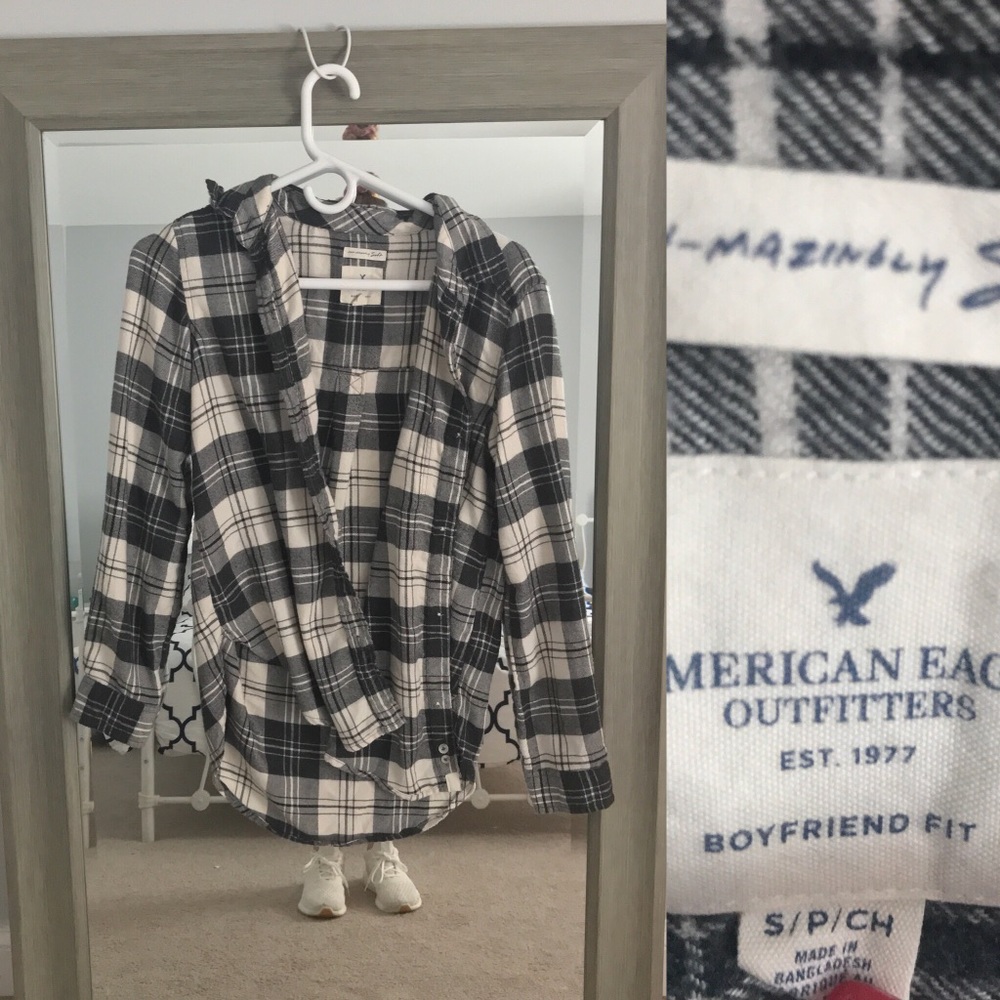 American Eagle gray and white flannel